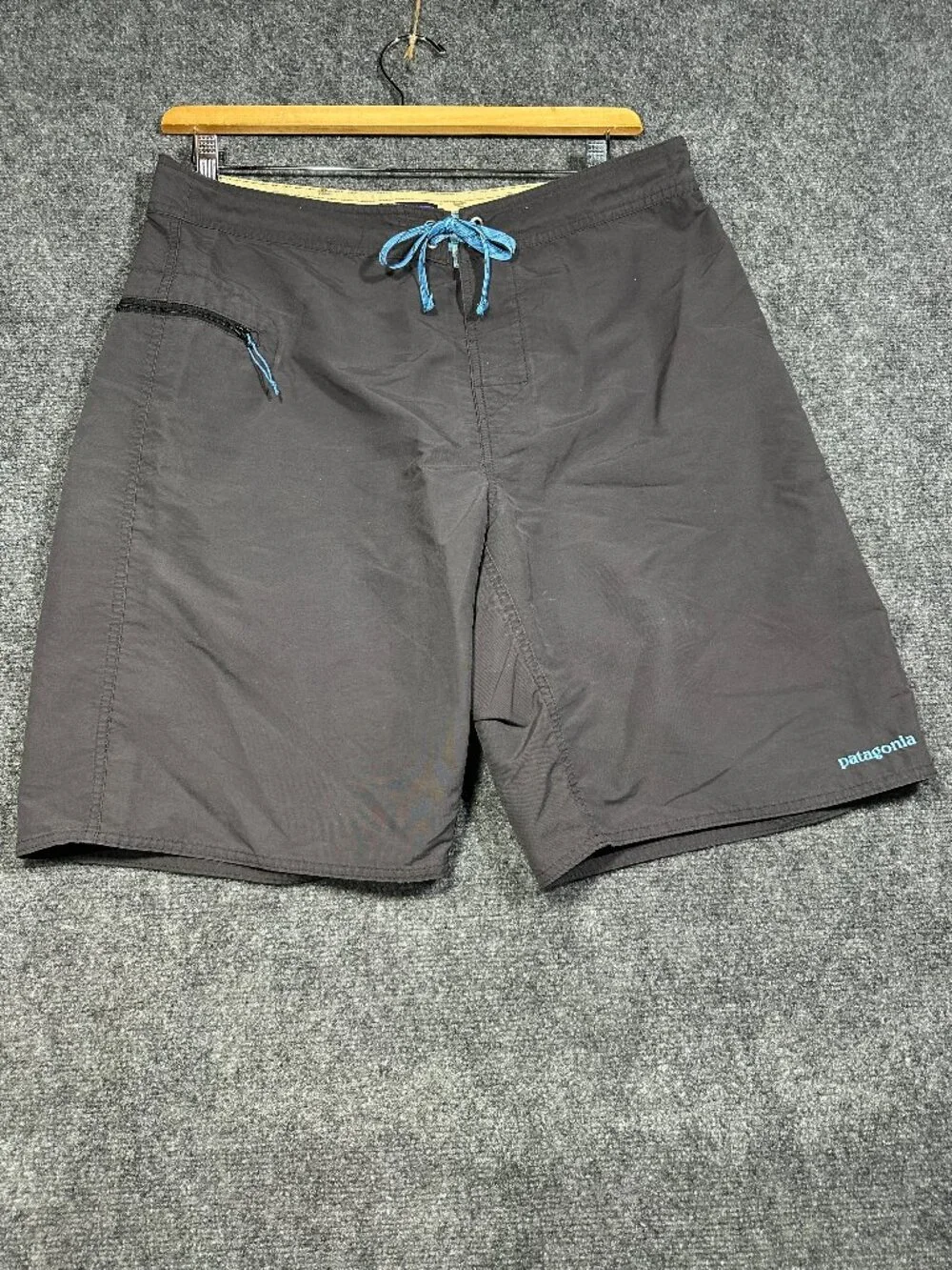 Patagonia Wavefarer Board Shorts Mens 346 Gray Nylon 50 UPF sun protection tie